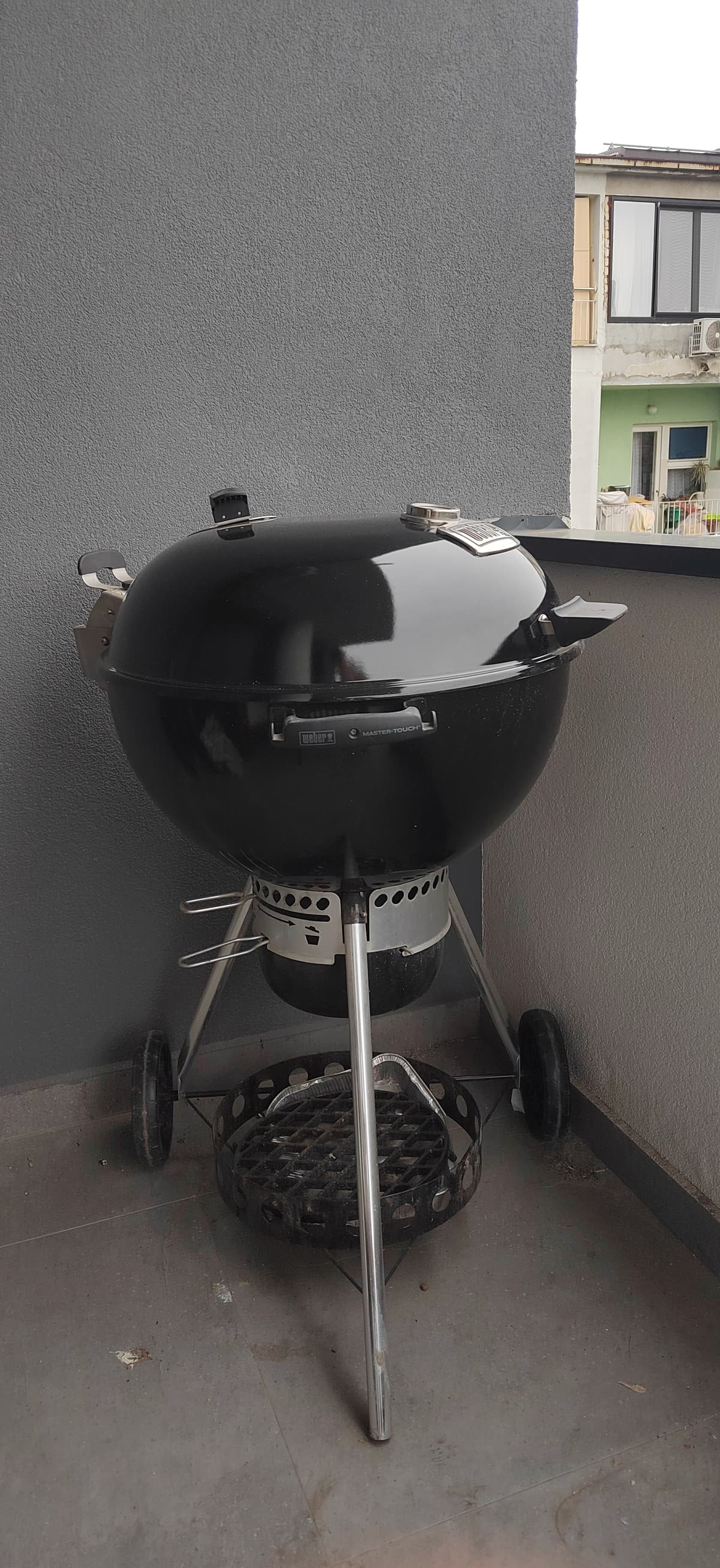 Weber Master Touch 57