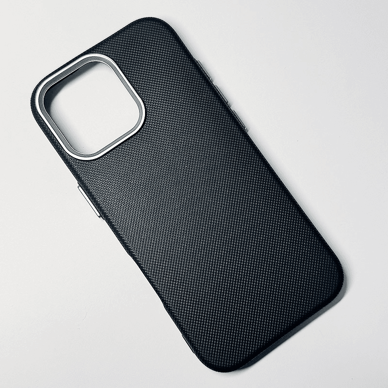 Чехол MonoLine для iPhone 17 чёрный - Maske za telefone