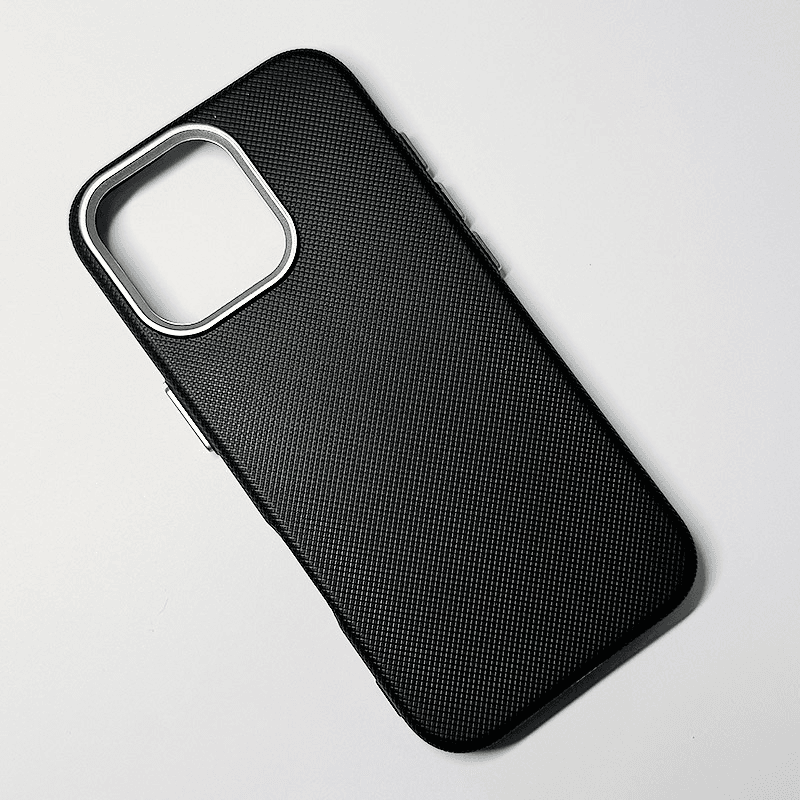 Чехол MonoLine для iPhone 17 чёрный - Maske za telefone